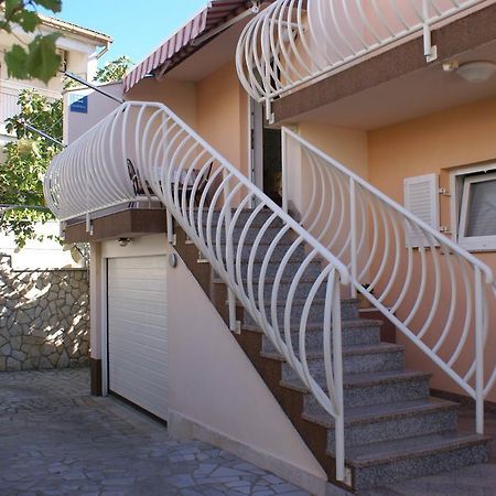 Apartment Anka D Кърк Екстериор снимка