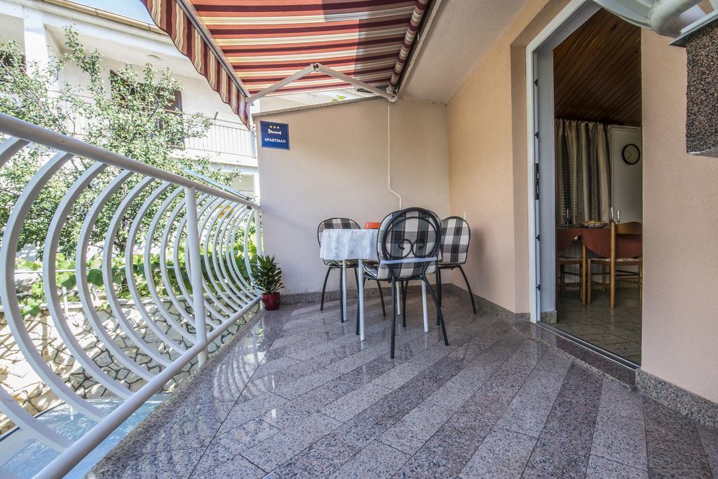 Apartment Anka D Кърк Екстериор снимка