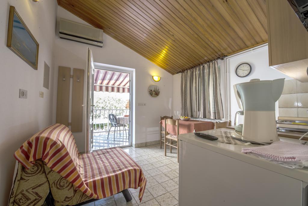 Apartment Anka D Кърк Екстериор снимка