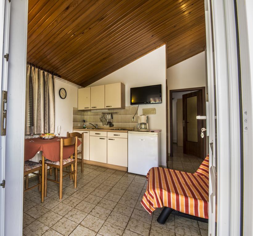 Apartment Anka D Кърк Екстериор снимка