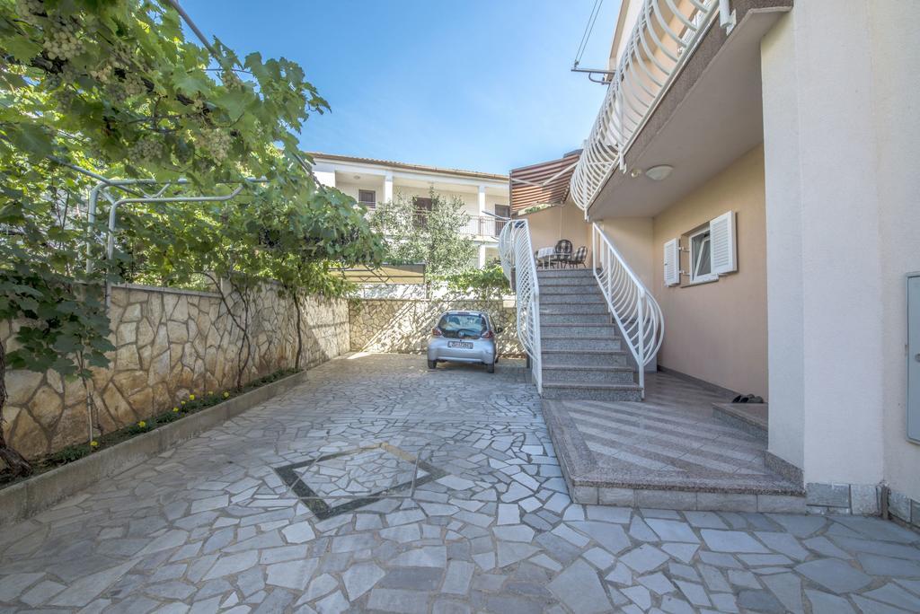 Apartment Anka D Кърк Екстериор снимка