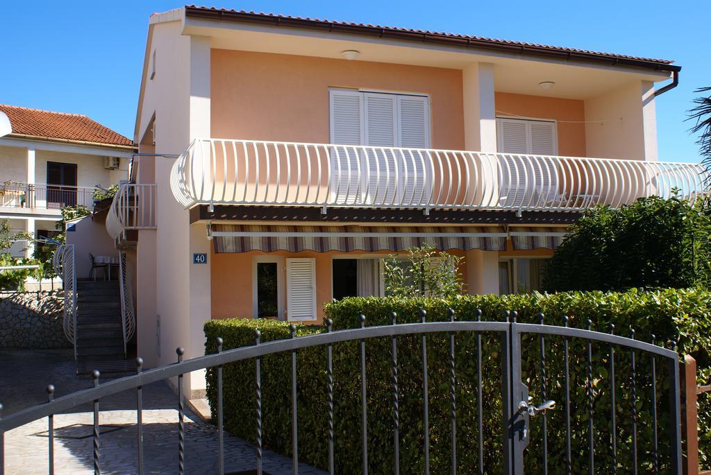 Apartment Anka D Кърк Екстериор снимка
