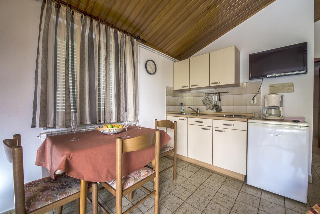 Apartment Anka D Кърк Екстериор снимка