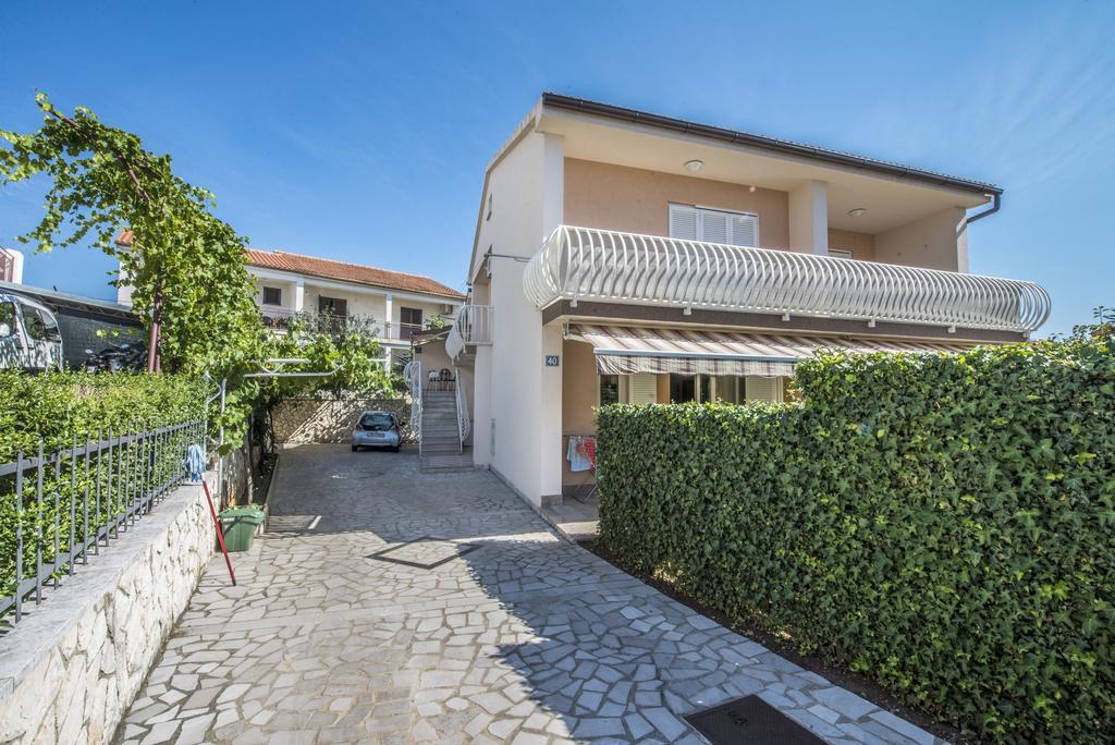 Apartment Anka D Кърк Екстериор снимка